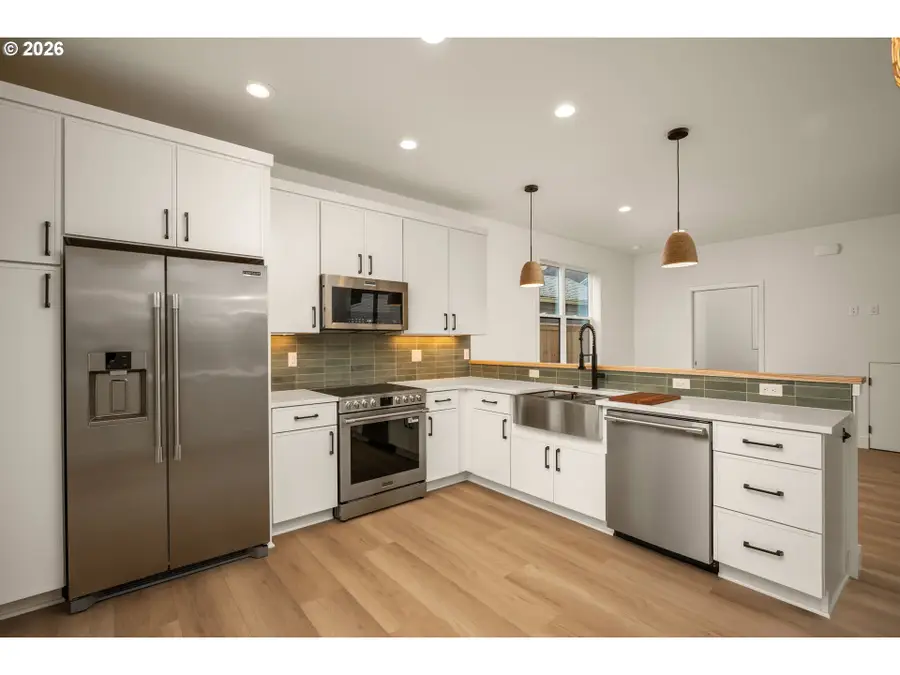 6953 N Burr Ave, Portland, OR 97203 - #3