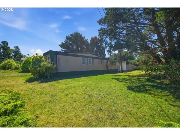 1612 34th St, Florence, OR 97439