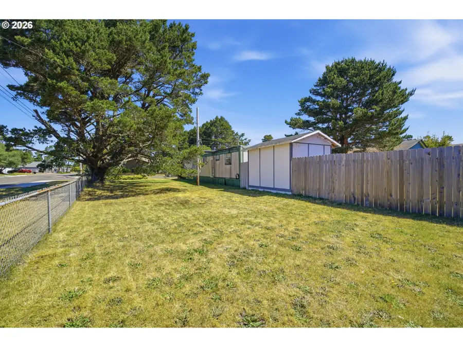 1612 34th St, Florence, OR 97439 - #2