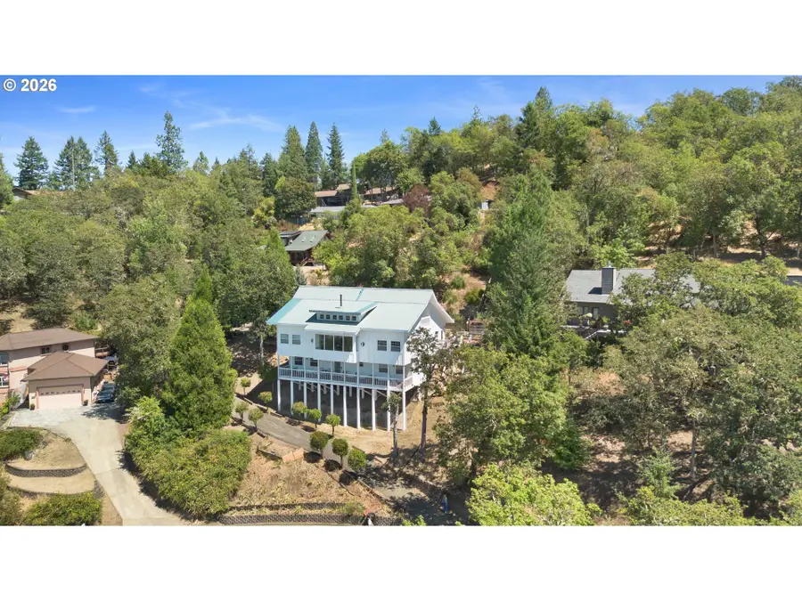 1380 SE Laurel Ct, Roseburg, OR 97470 - #2