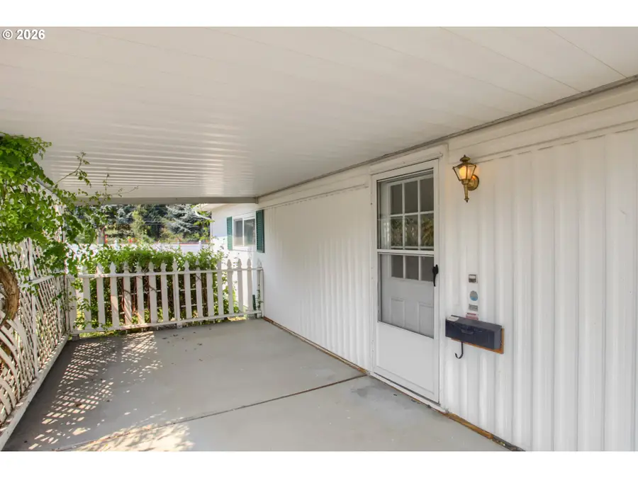 11728 SW Royal Villa Dr, Tigard, OR 97224 - #2