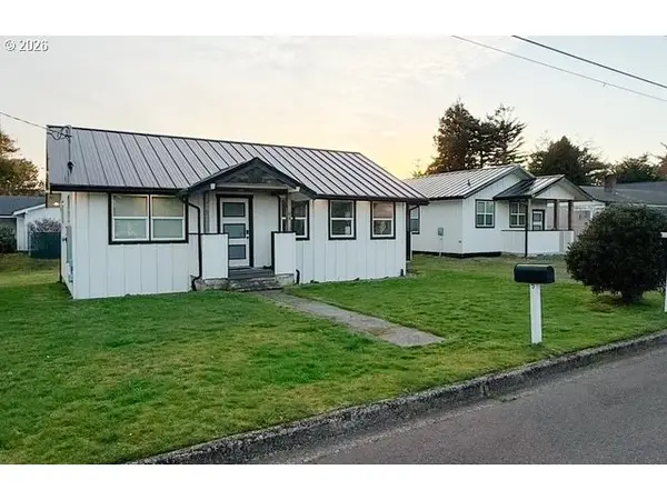 1184 2nd St, Florence, OR 97439