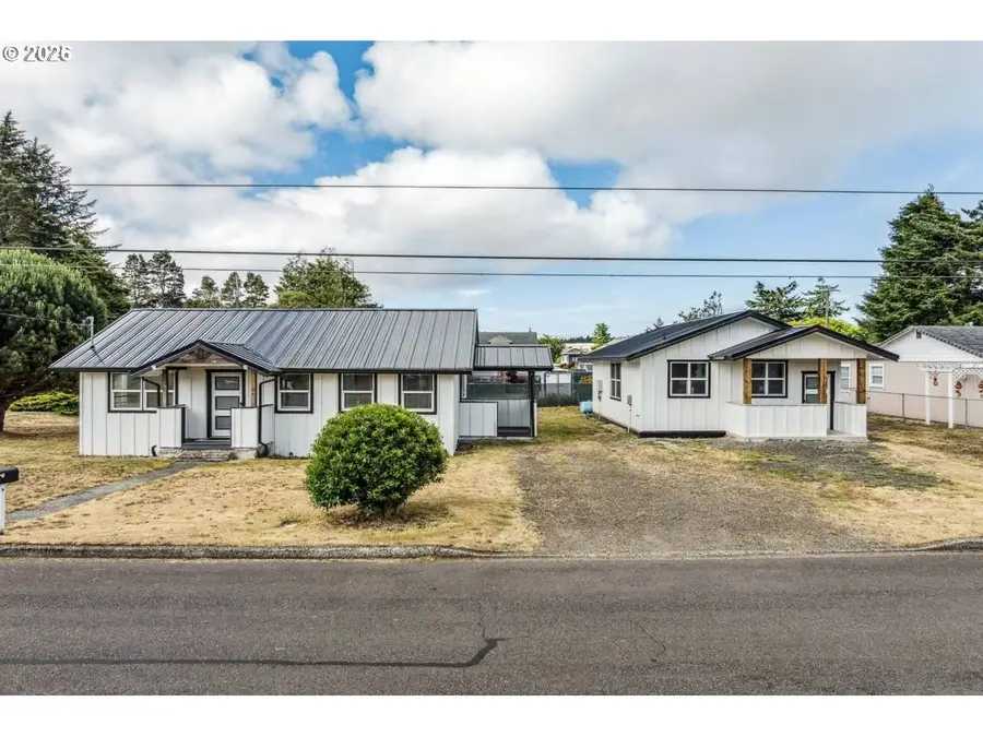 1184 2nd St, Florence, OR 97439 - #2