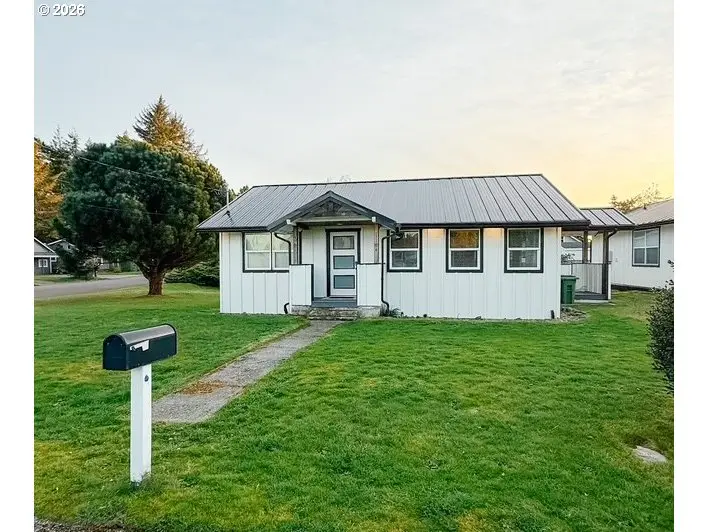 1184 2nd St, Florence, OR 97439 - #3