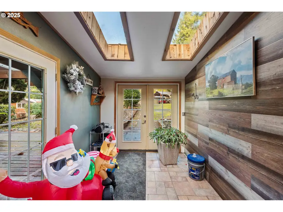 93496 Easy Ln, Coos Bay, OR 97420 - Image #2