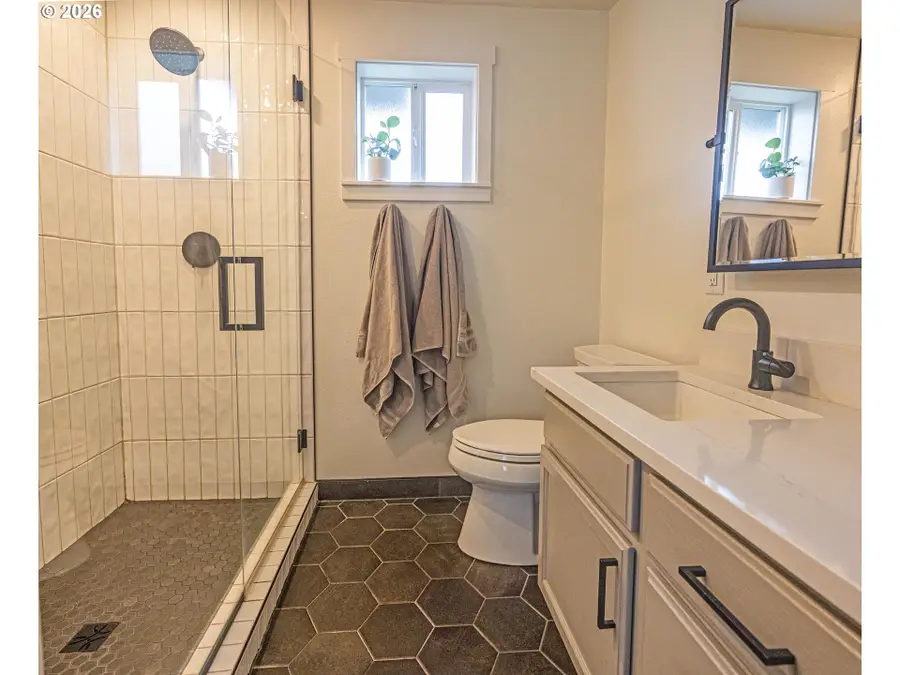 25217 Tyro Ave, Veneta, OR 97487 - #3