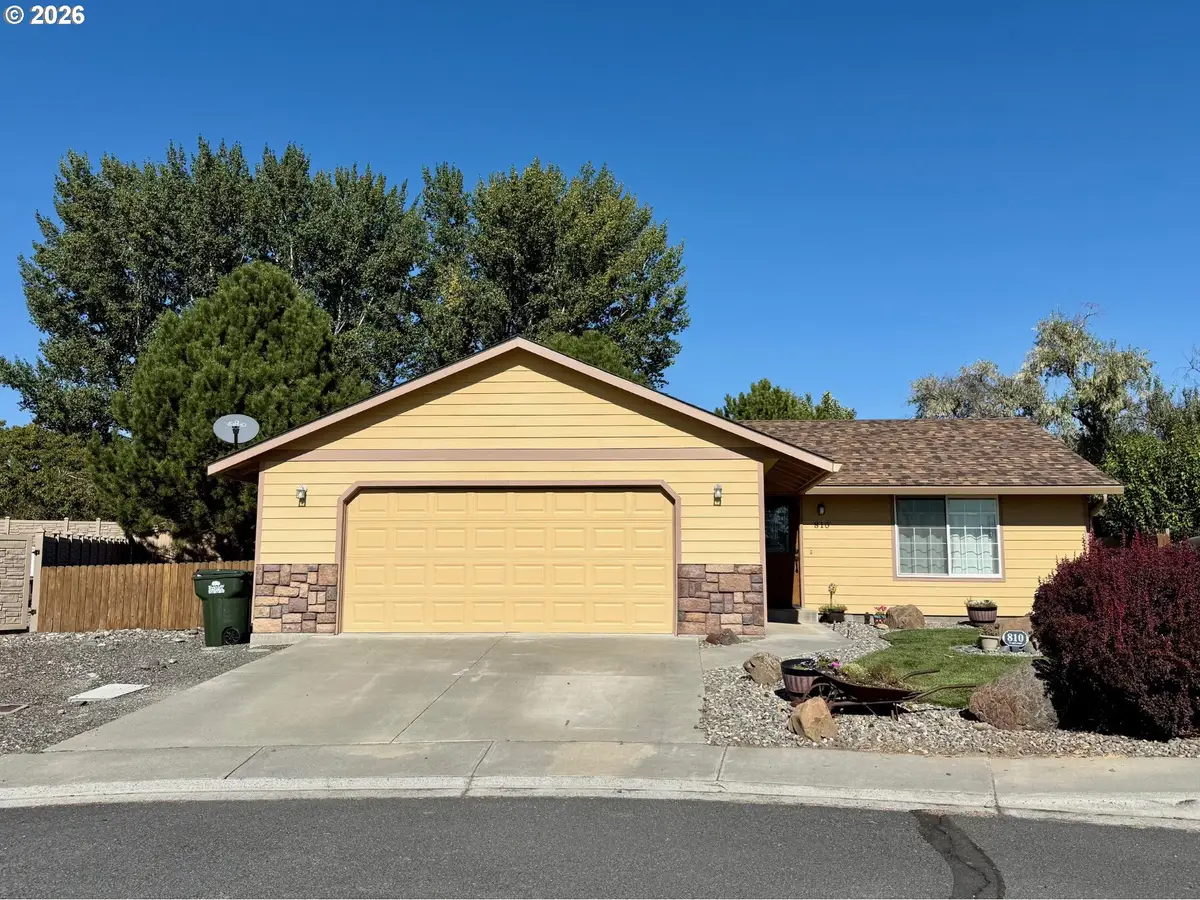 810 N Earl Ct, Stanfield, OR 97875 - #1