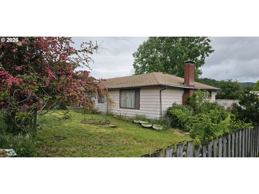 1731 NW Keasey St, Roseburg, OR 97471 - #3