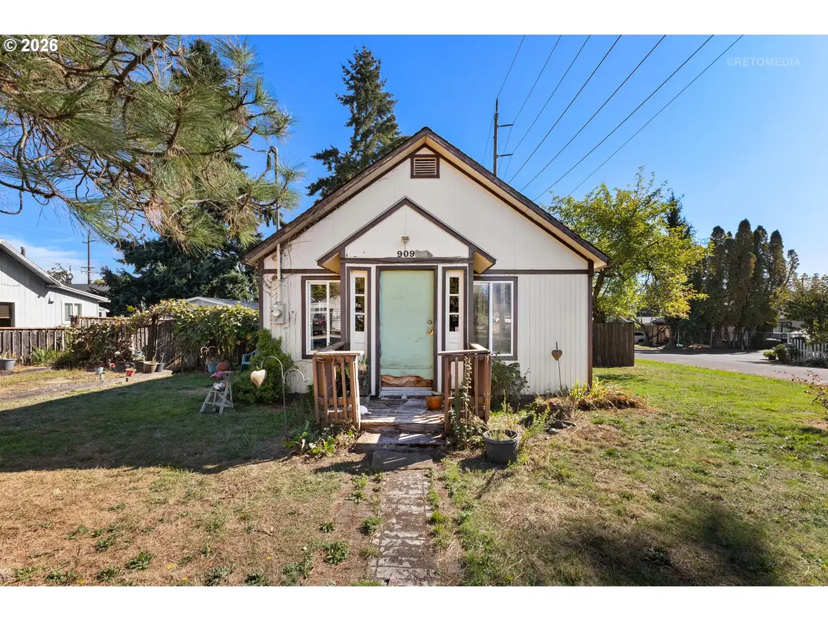 909 Johnson St, Oregon City, OR 97045 - #1
