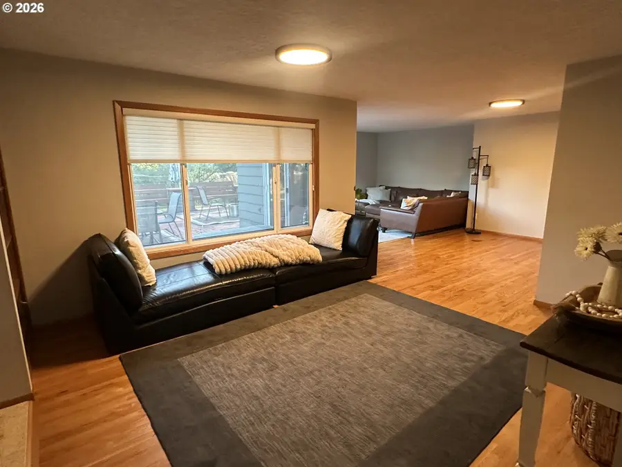 1324 Pacific Ave, Forest Grove, OR 97116 - #3