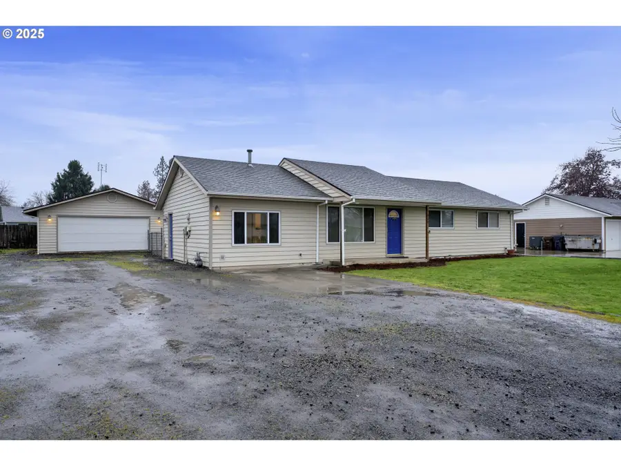 820 E 3rd St, Molalla, OR 97038 - Image #2