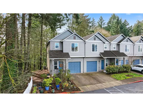 810 E 9th St #D13, Newberg, OR 97132