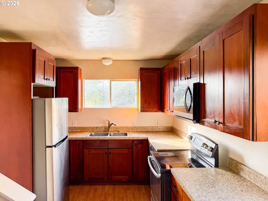 833 NE Jackson St, Roseburg, OR 97470 - #3