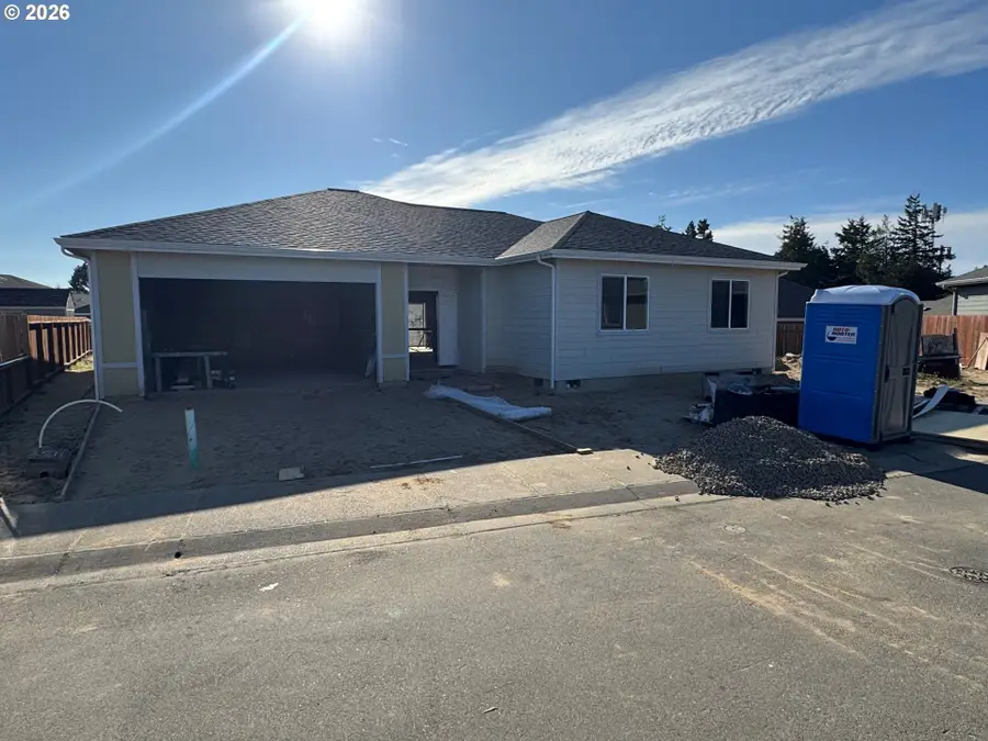 1854 Cabezon Ct, North Bend, OR 97459 - #3