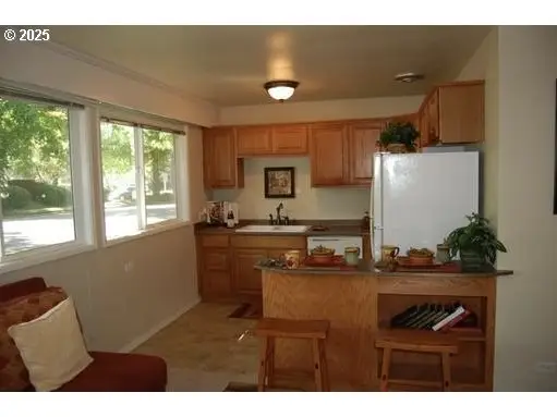2064 W 17th Ave, Eugene, OR 97402 - Image #2