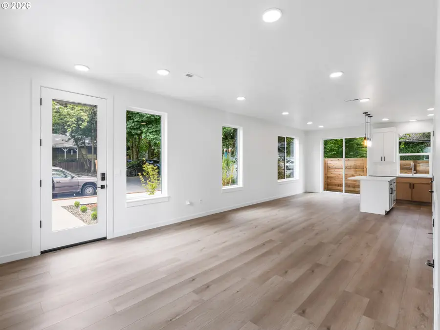 6605 N Seneca St, Portland, OR 97203 - #3