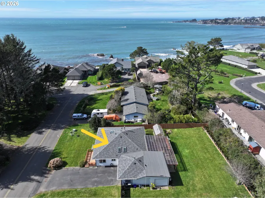 97935 Holly Ln, Brookings, OR 97415 - #2