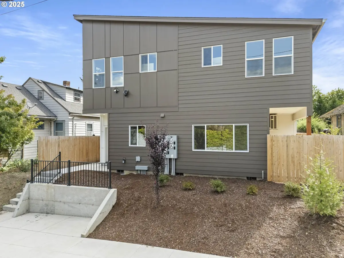 5868 N Missouri Ave #5, Portland, OR 97217 - Image #1