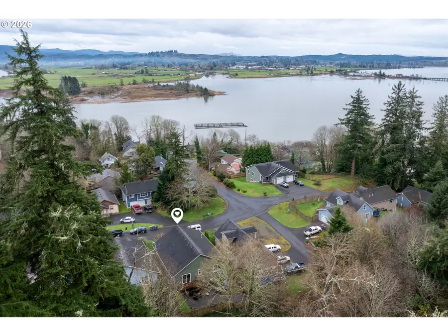 1732 SE 3rd St, Astoria, OR 97103 - Image #2