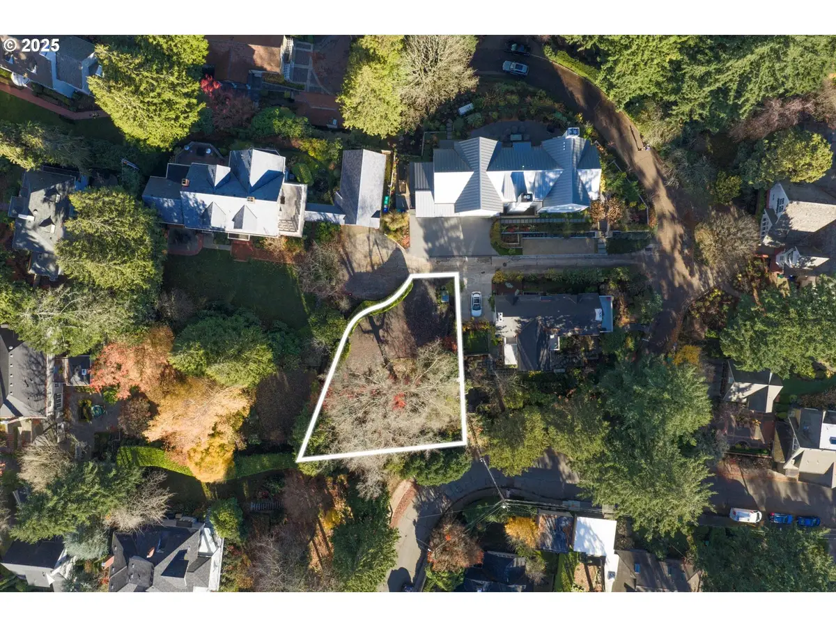 SW Hillcrest Pl, Portland, OR 97201 - Image #1