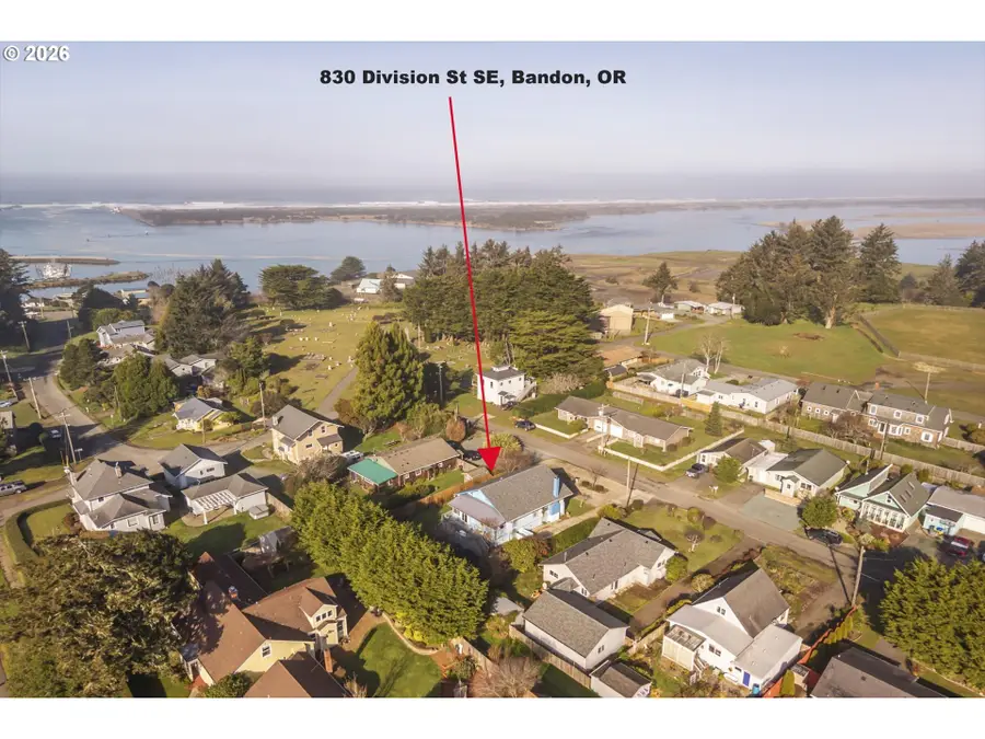 830 Division St Se, Bandon, OR 97411 - #3