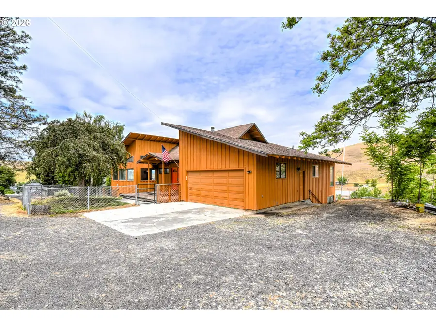 380 Thompson St, Heppner, OR 97836 - #3