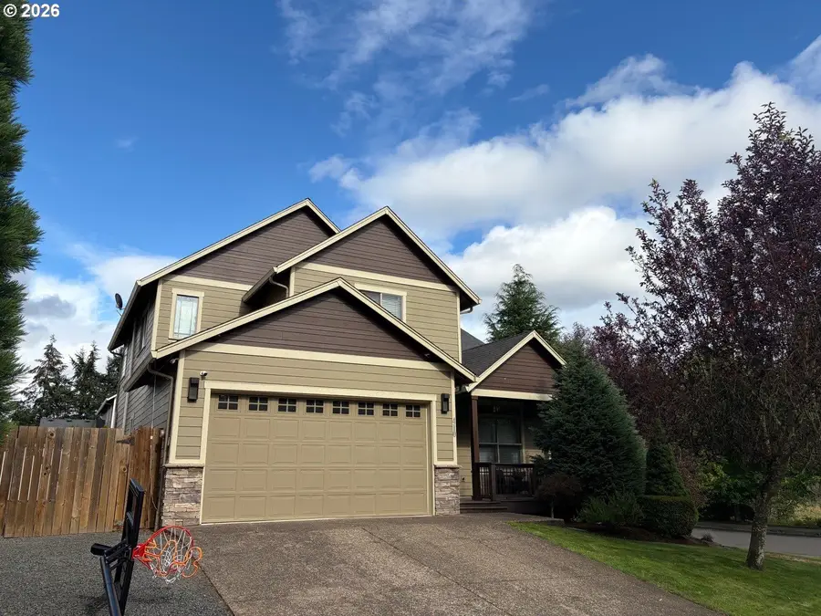 410 N 7th St, Carlton, OR 97111 - #3