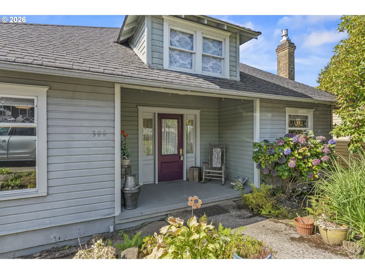 380 Columbia St, Cathlamet, WA 98612 - #1