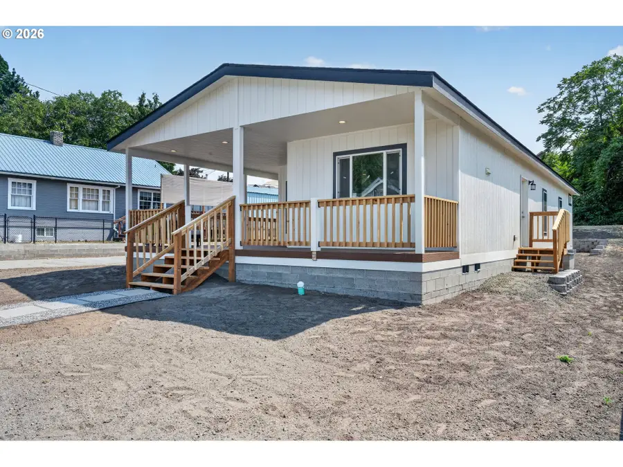 1514 E 10th St, The Dalles, OR 97058 - #2