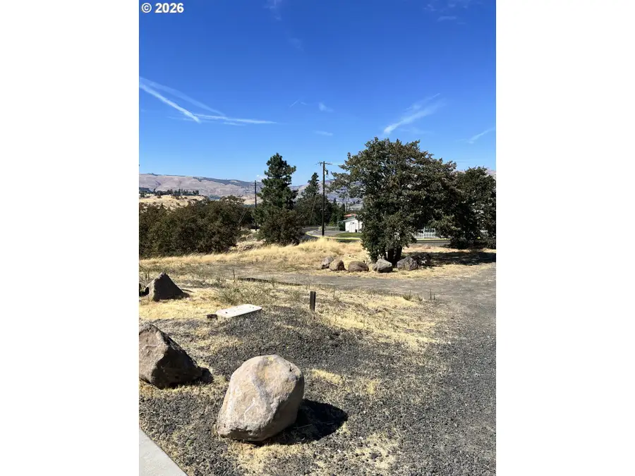 439 W 21st St, The Dalles, OR 97058 - #3