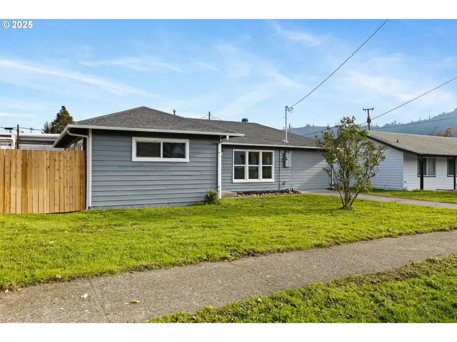 260 SW Ford Ave, Winston, OR 97496 - Image #2