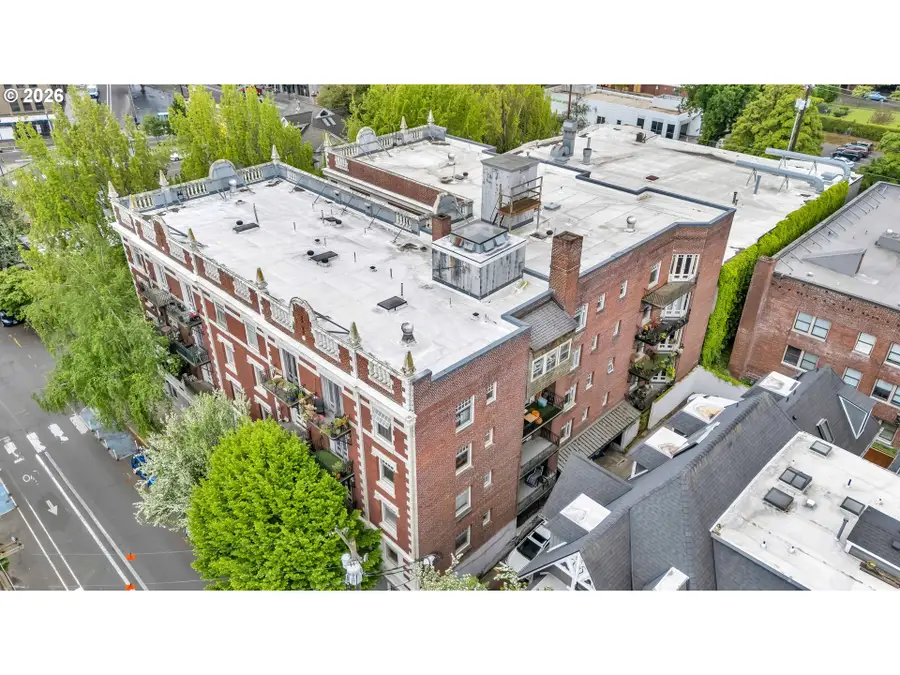 1811 NW Couch St #207, Portland, OR 97209 - #2
