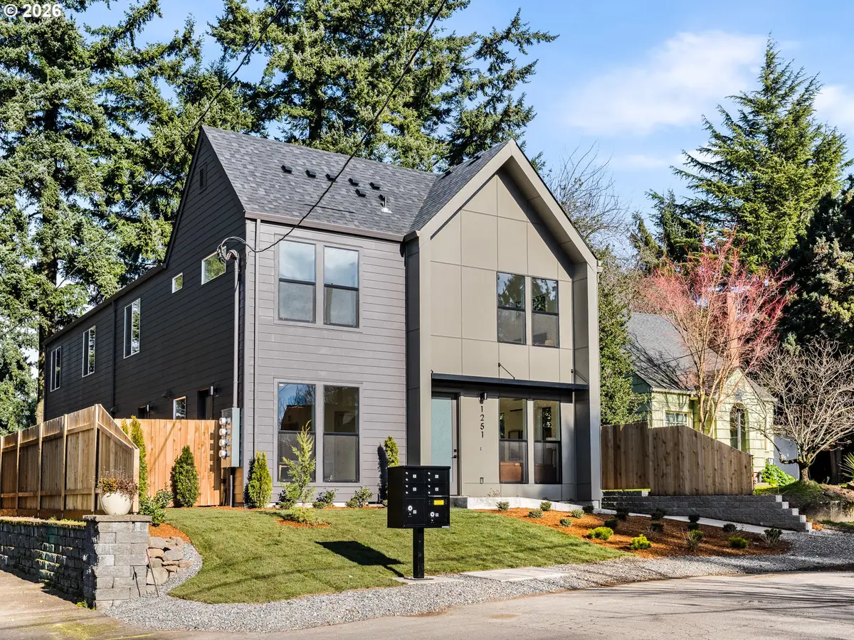 1247 SW Hume Ct, Portland, OR 97219 - Image #1