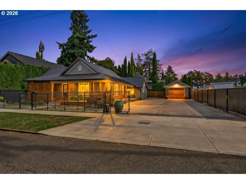 242 N 3rd St, Woodburn, OR 97071 - #1