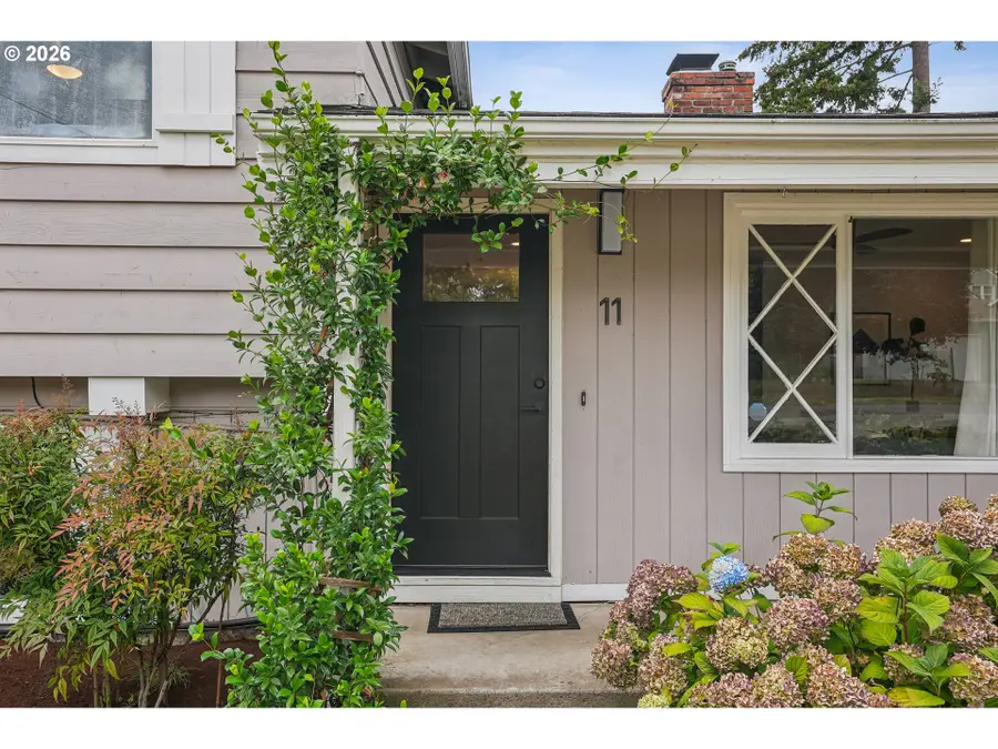 11 NE 136th Ave, Portland, OR 97230 - #3