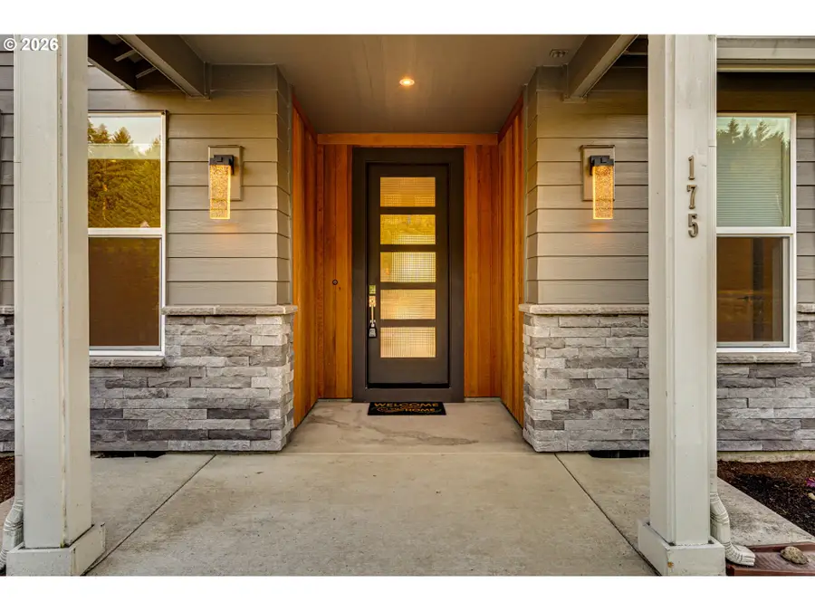 175 Annabelle St, Castle Rock, WA 98611 - #3