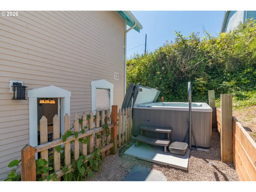 2601 SW Anemone Ave, Lincoln City, OR 97367 - #2