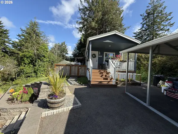 585 Village Pines Ave, CoosBay, OR 97420