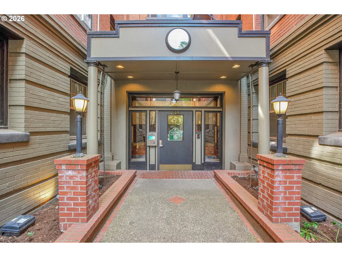 2109 NW Irving St #102, Portland, OR 97210 - #1