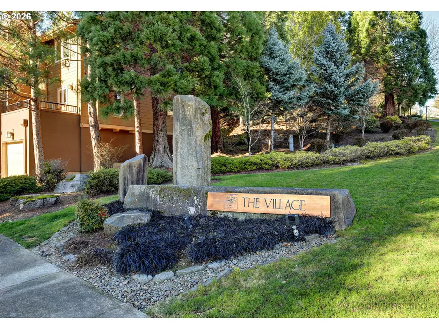 10205 NW Village Heights Dr, Portland, OR 97229 - Image #2