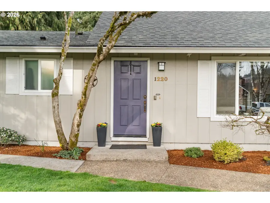 1220 Farrview Ct, West Linn, OR 97068 - #3