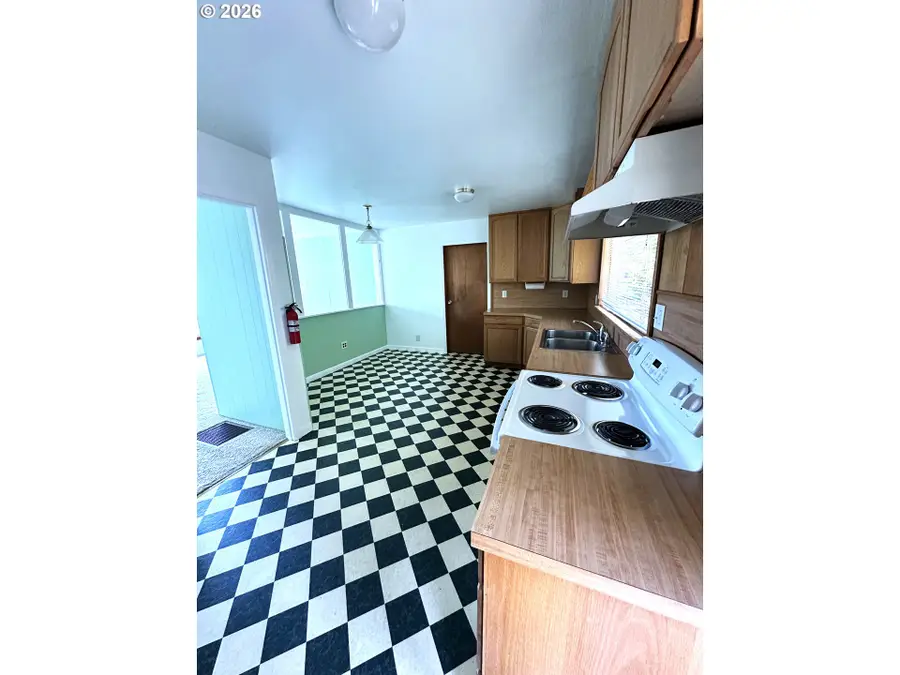 2840 Grand Ave, Astoria, OR 97103 - #2