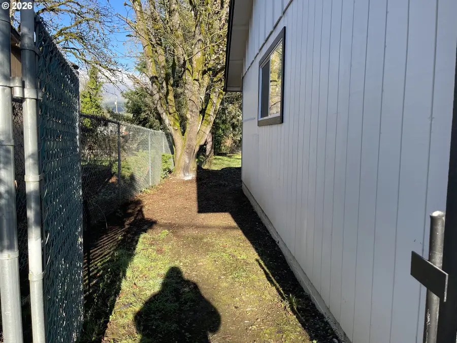 515 SW Monroe St, Sheridan, OR 97378 - #3