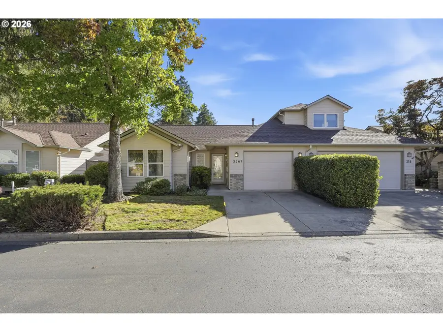 330 NE Fircrest Pl, McMinnville, OR 97128 - #3