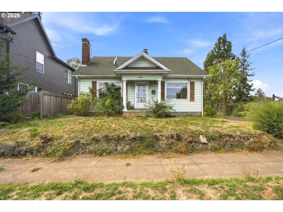 4833 N Commercial Ave, Portland, OR 97217 - #1