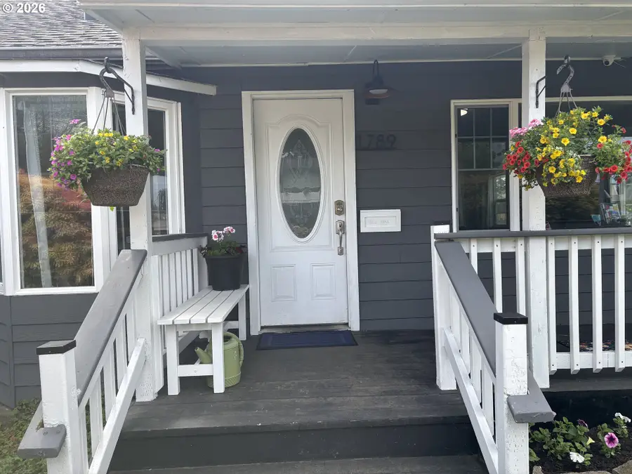 1789 14th St, North Bend, OR 97459 - #2