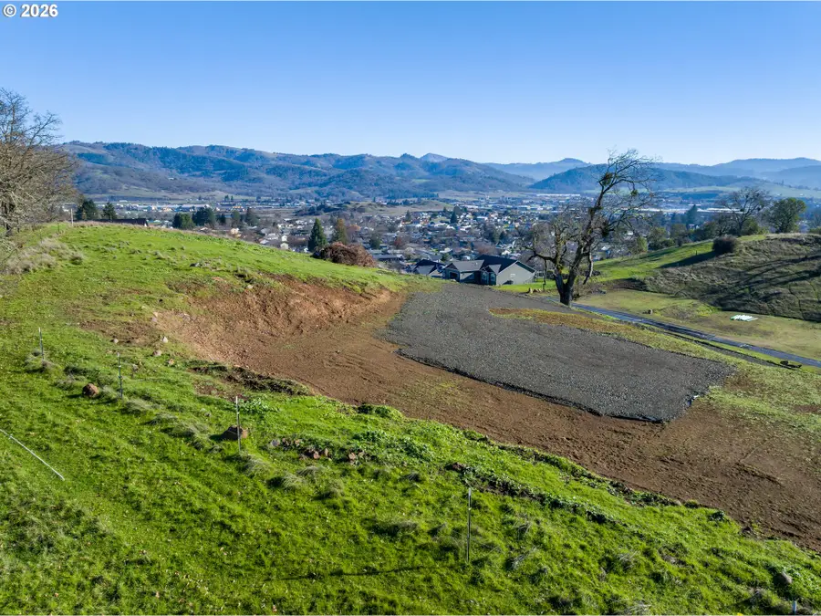 01 Palmdale Ave, Roseburg, OR 97471 - #2