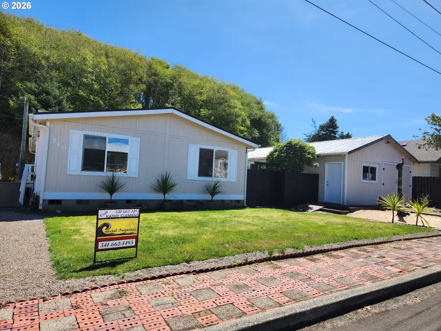 710 Clearlake Ave, Winchester Bay, OR 97467 - #2