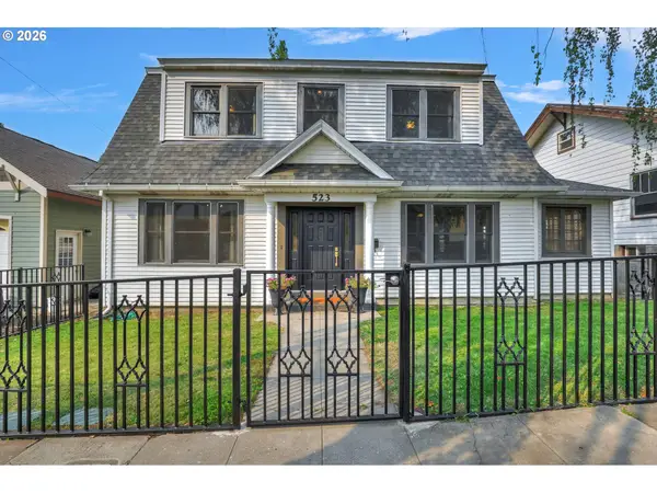 523 E 9th St, TheDalles, OR 97058