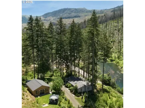 28664 N Umpqua Hwy, IdleyldPark, OR 97447